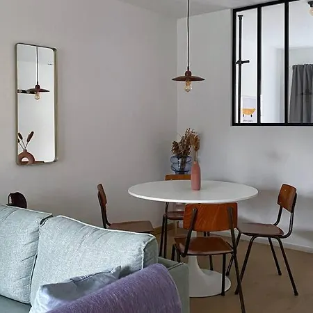 Beautiful Located In Le Chatelain Brüsszel