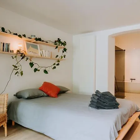 Beautiful 2 Bedroom Duplex In Le Chatelain