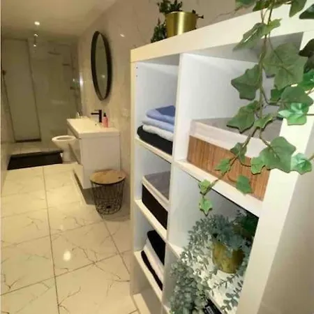 Superbe Full Equipe Avec Cour Exterieur 아파트