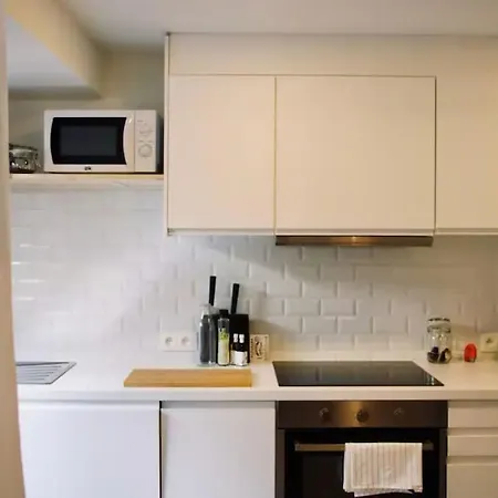 Beautiful In Le Chatelain - Ground Floor Apartment *