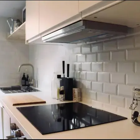 Beautiful In Le Chatelain - Ground Floor Apartment *