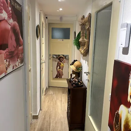 Alojamento de Acomodação e Pequeno-almoço Tropical