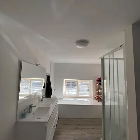 Rum i privatbostad Et Etage Prives Dans Un Duplex Moderne