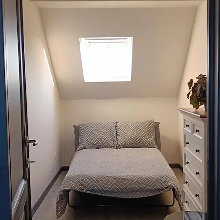 Modern Triplex 140m2 - 4 Bedrooms, 1 Living & 2 Bathrooms - 8 People In