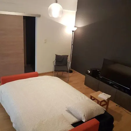 Fully Equipped Two Bedroom Schuman Area Appartement *