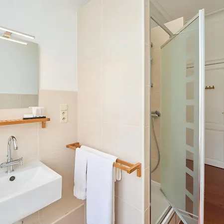 Luxurious 6-br Mansion Near European Union Apartment Brüssel