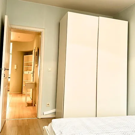 Beautiful 2 Bedroom Familiar Luxury شقة *