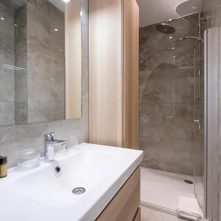 Flats De La Trinite Apartman *