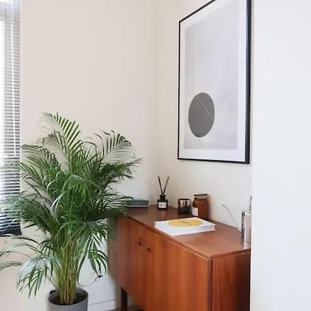 Beautiful In Le Chatelain - 1st Floor * Brussels