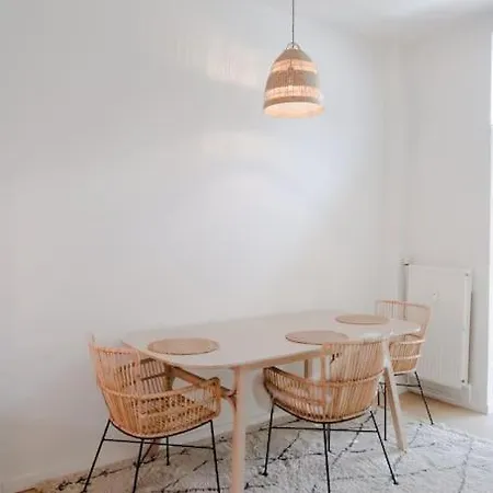 Beautiful In Le Chatelain - 1st Floor Apartment