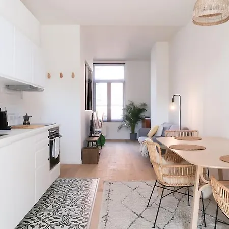Beautiful In Le Chatelain - 1st Floor Apartment *