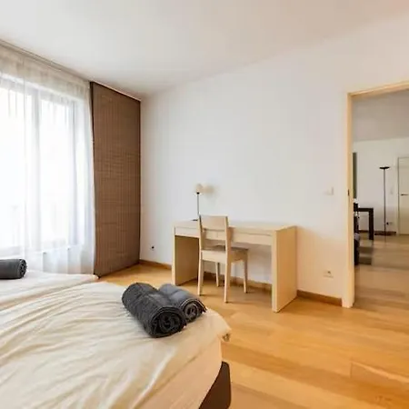 בית אירוח Spacious In Modern בריסל