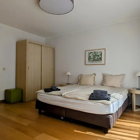 Spacious In Modern בית אירוח