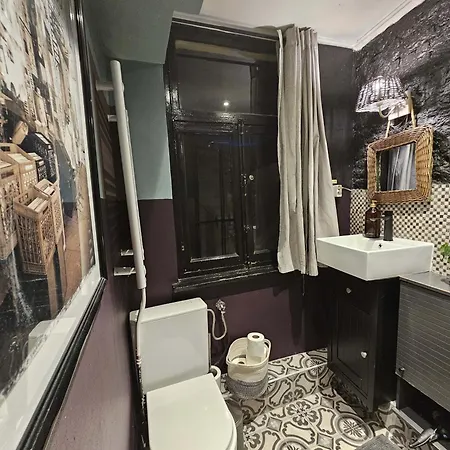 Centre Petite Privee Au Sablon ! Guest house