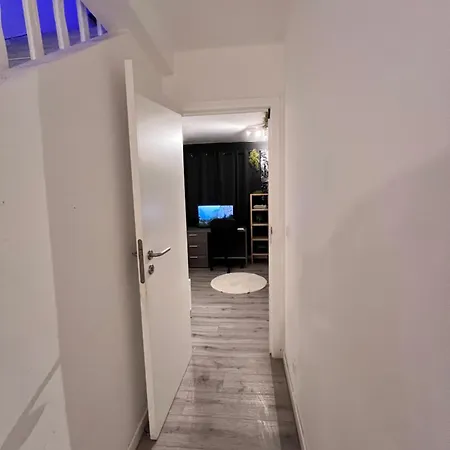 Rum i privatbostad Et Etage Prives Dans Un Duplex Moderne Bryssel