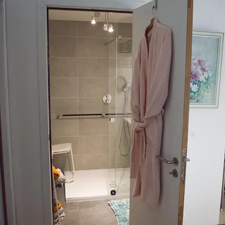 1br Metro Hopital Erasme Bordet Handicapt Friendly