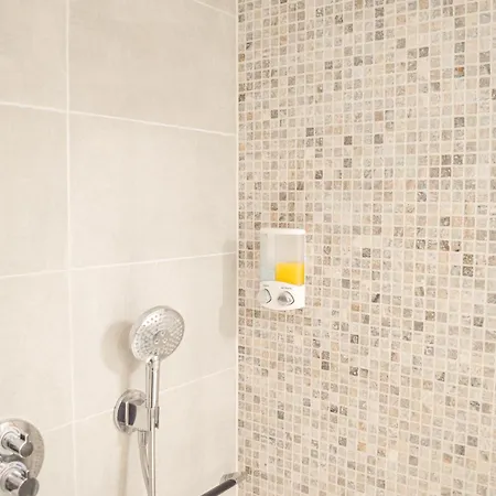 1br Metro Hopital Erasme Bordet Handicapt Friendly *