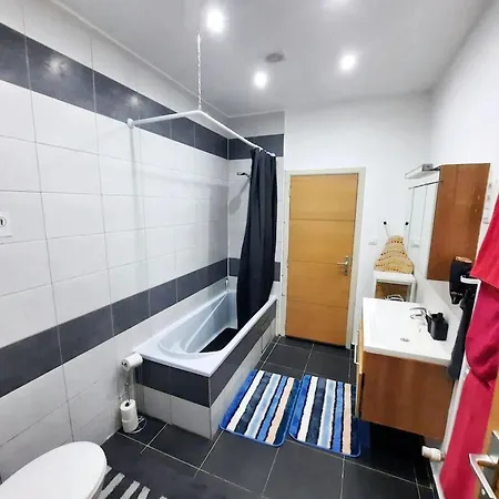 Appartement Modern In Molenbeek-saint-jean / 77 M² / Parking *