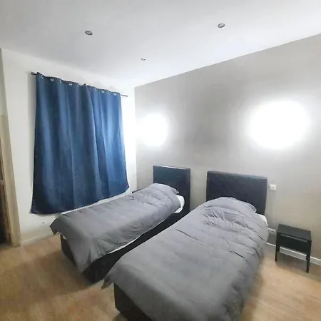 Modern In Molenbeek-saint-jean / 77 M² / Parking Lejlighed *