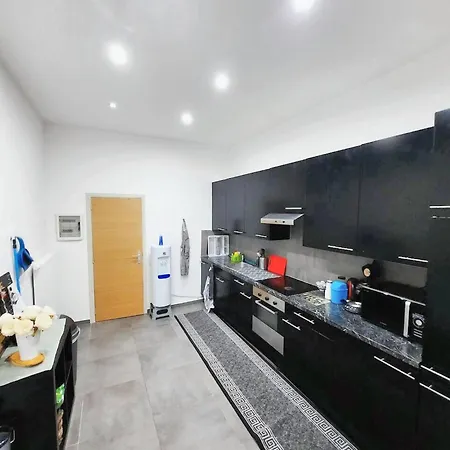 Appartement Modern In Molenbeek-saint-jean / 77 M² / Parking *