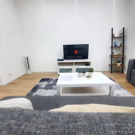 Modern In Molenbeek-saint-jean / 77 M² / Parking *