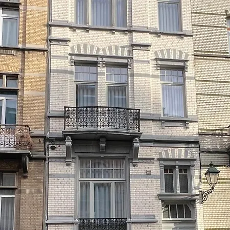 Cosy Nest Apartment *