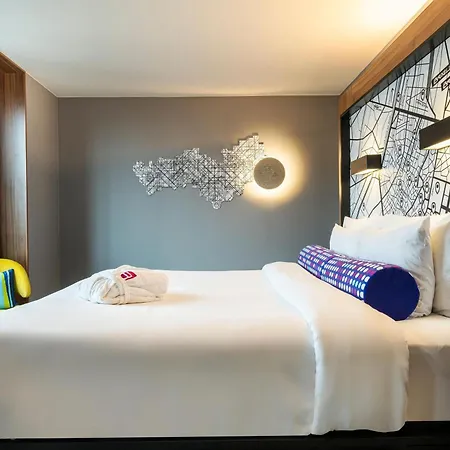 Aloft Schuman Hotel