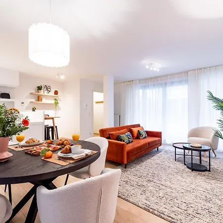 Contemporary Comfort In The Heart Of The Apartmán Brusel