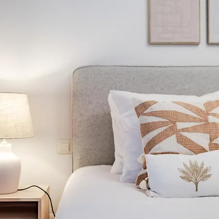 Contemporary Comfort In The Heart Of The Apartamento Bruselas