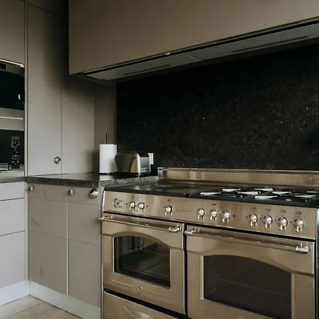 Magnificent Loft - 3 Bedroom Duplex شقة *
