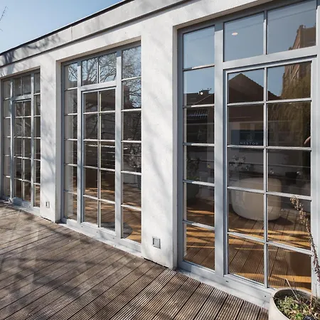 400 Sqm Luxury Centre