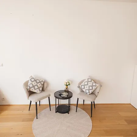 400 Sqm Luxury Centre *