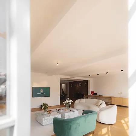 400 Sqm Luxury Centre