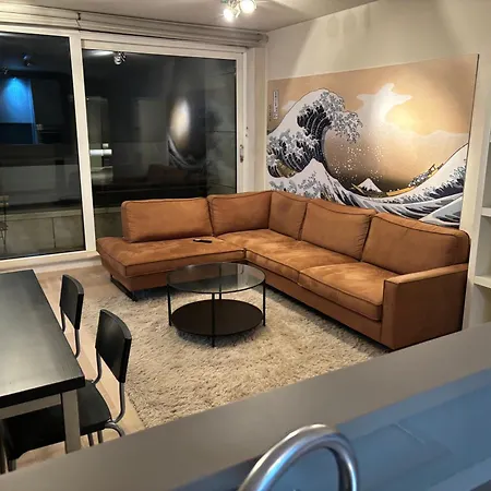 Comfortable Two Bedroom In Center *