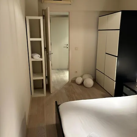 Comfortable Two Bedroom In Center *