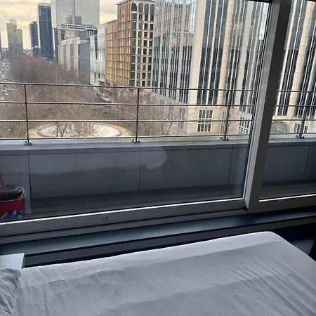 Charming With Balcony Views * Bruselas