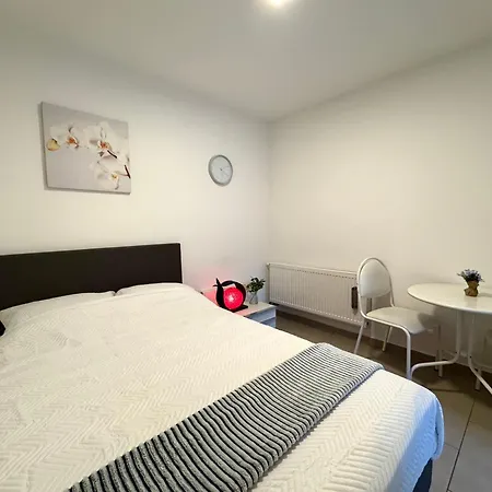 Cosy A Metro Vandervelde بروكسل