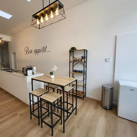 Eden's Private - European Quarter Homestay szállás *