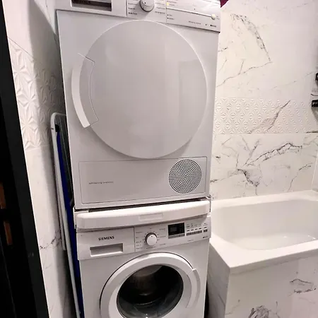 Midi Station - 6 Pers Comfort Apartment Brussels