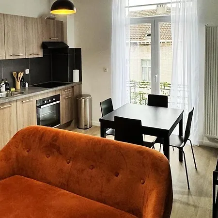 Apartman Charming Place In Ideal Near The Metro *