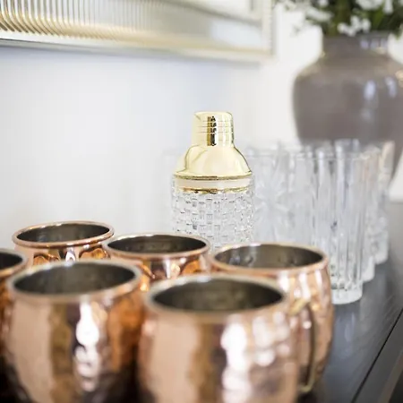 In The Hyper-center Lejlighed *