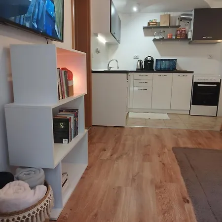 Station 1 Bed *