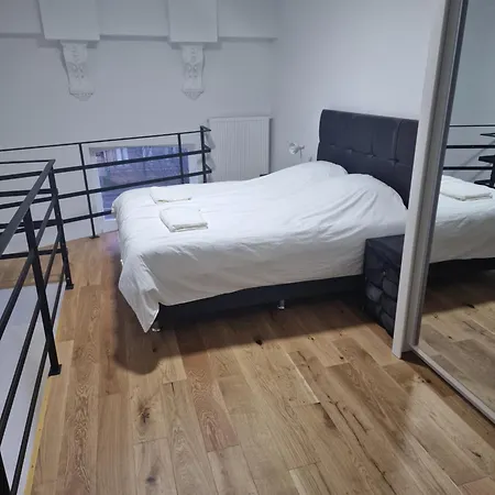 The Cozy Corner 2 * בריסל