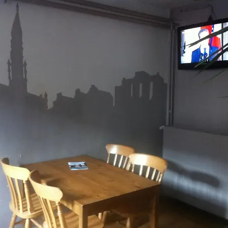 The82 Hostel *