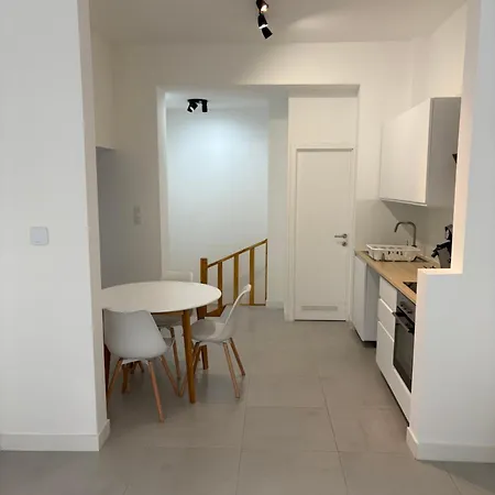 2 Bedroom Duplex Apartment *