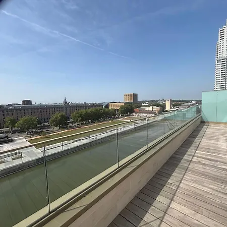 Splendid Penthouse In Center With Water View Apartmán