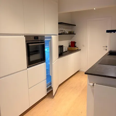 Konukevi With Ensuite And Garden Brüksel