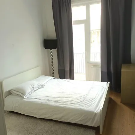 Beautiful 2 Bedroom In Place Flagey Bxl Апартаменты Брюссель