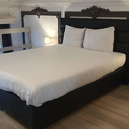 Marie Therese Apartment