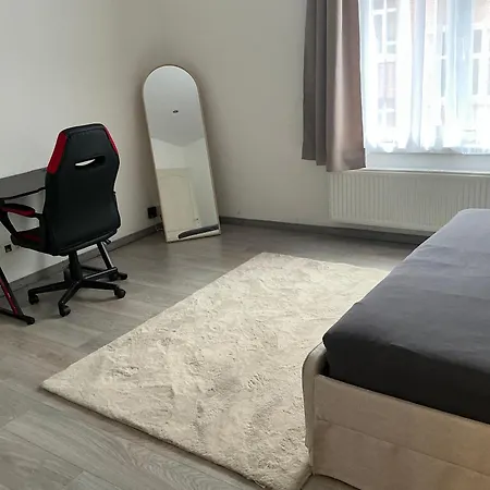 Confortable Avec Garage Premier Etage Sans Terrasse * بروكسل